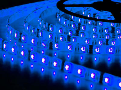 LED strip 12V. 5 m. BLÅ 5W/m. IP65. 10mm PCB. 50 cm. 0.5mm2 ledning begge ender