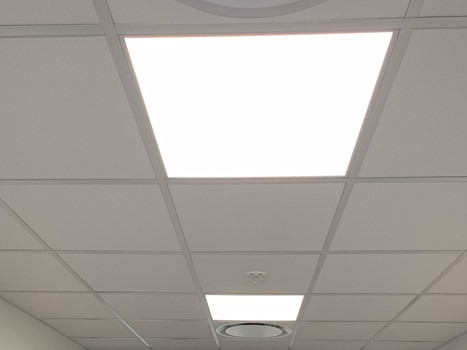 LED panel til montering i T-skinne loft